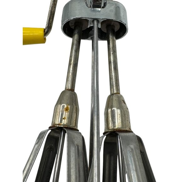 Vintage Hand Crank Egg Beater With Yellow Handle And Chrome Finish - Picture 5 of 10